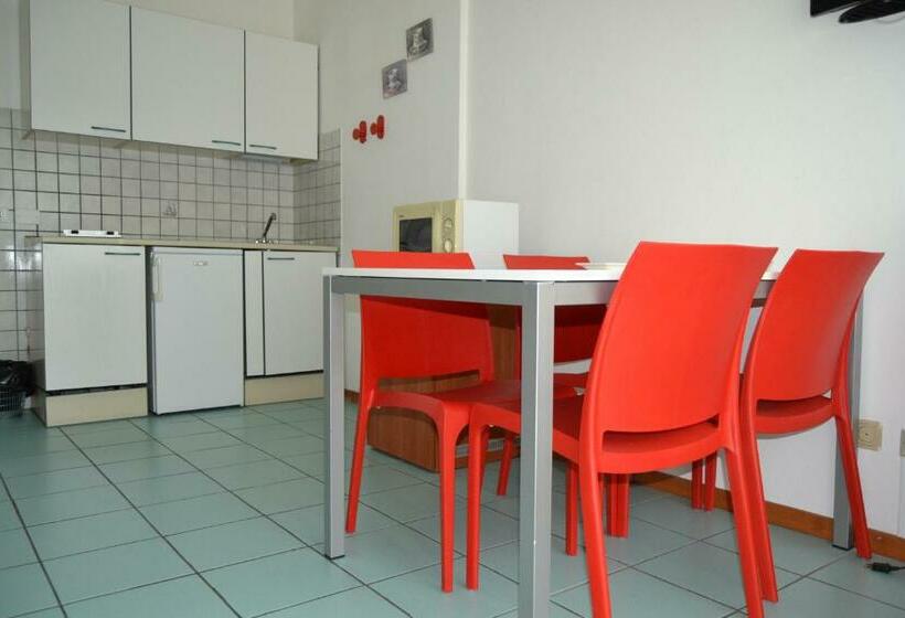 إستديو قياسى مزود بشرفة, Residence Ambra