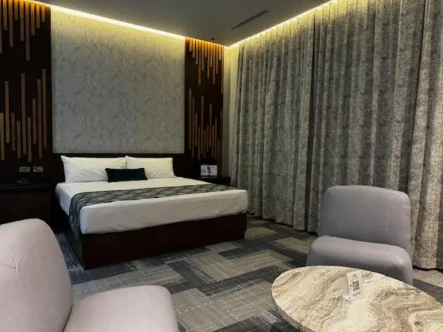 スイート, Motel Cies