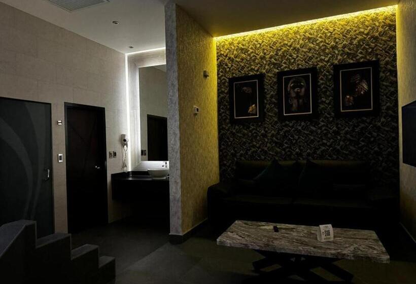 デラックススイート, Motel Cies