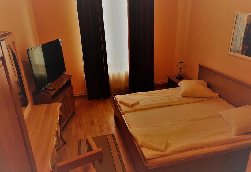 غرفة سوبيريور, Rákóczi Center