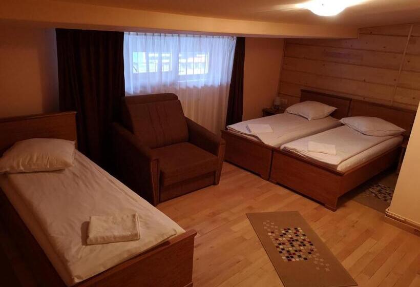 غرفة عائلية, Rákóczi Center