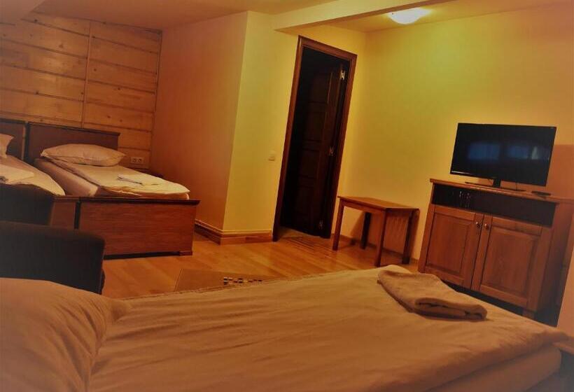 غرفة عائلية, Rákóczi Center