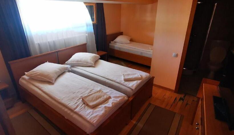 غرفة عائلية, Rákóczi Center