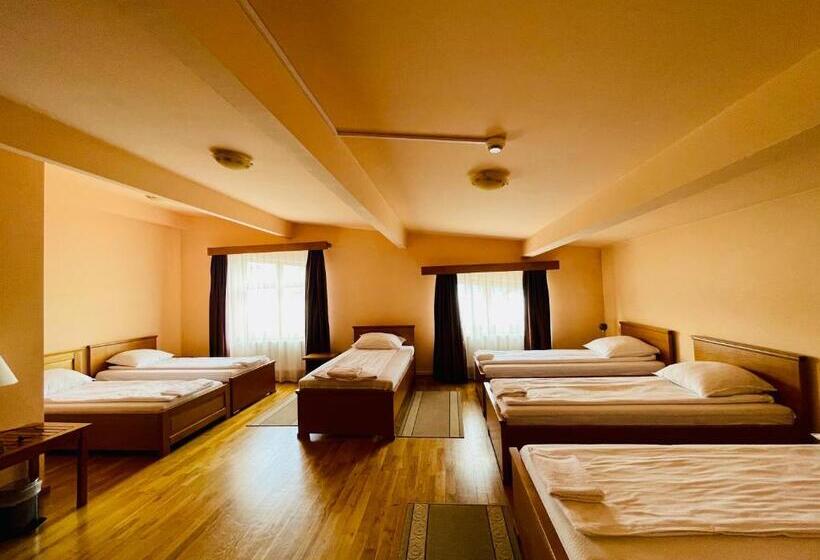 غرفة عائلية, Rákóczi Center