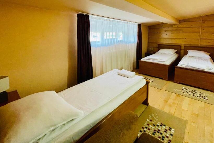 غرفة قياسية ثلاثية, Rákóczi Center