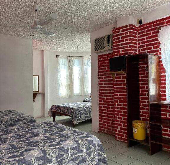 غرفة قياسية ثلاثية, Villa Luz