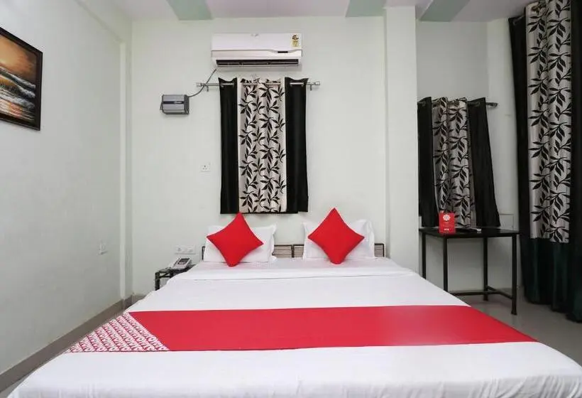 トリプルクラシックルーム, Oyo Chaitenya Home Stay