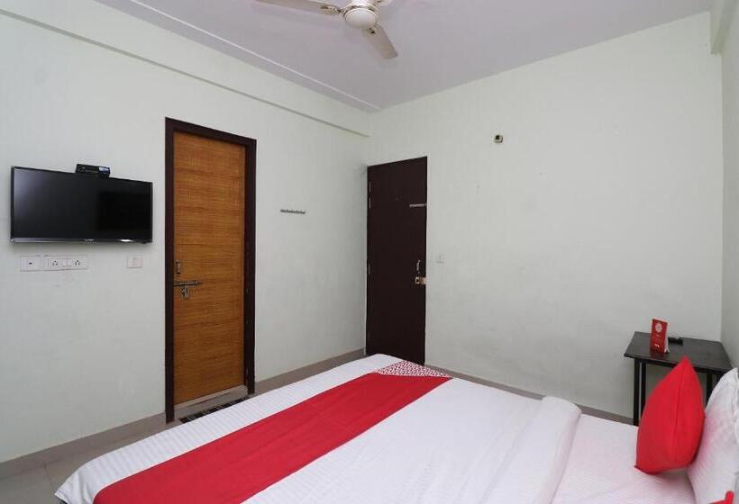 اتاق کلاسیک سه تخته, Oyo Chaitenya Home Stay