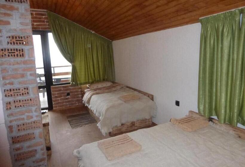 חדר סטנדרט לשלושה, Karadzhovata Kashta