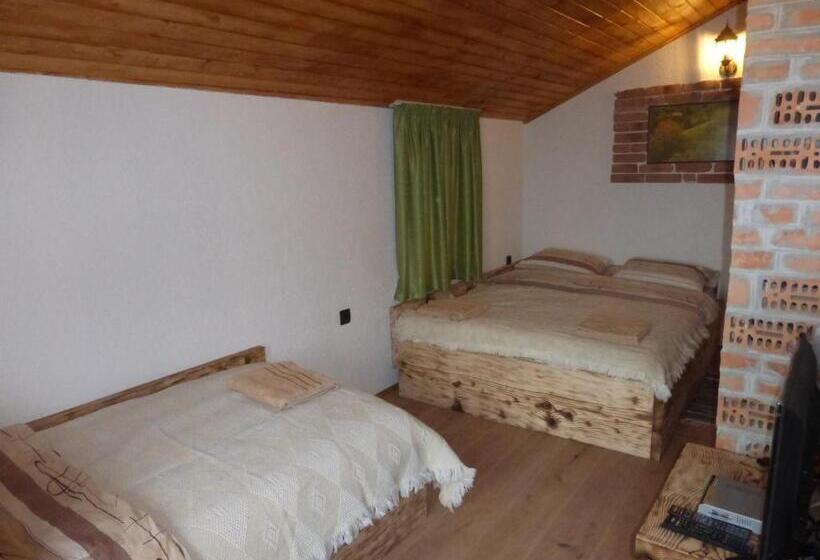 חדר סטנדרט לשלושה, Karadzhovata Kashta