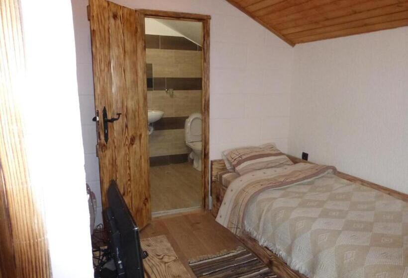 חדר סטנדרט לשלושה, Karadzhovata Kashta