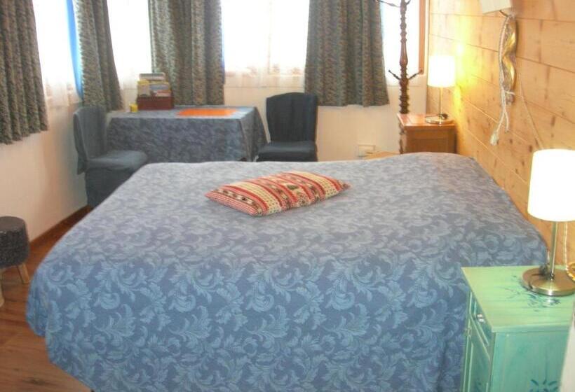 آپارتمان یک خوابه با دری مشترک که هال را جدا می کند., B&b Airone