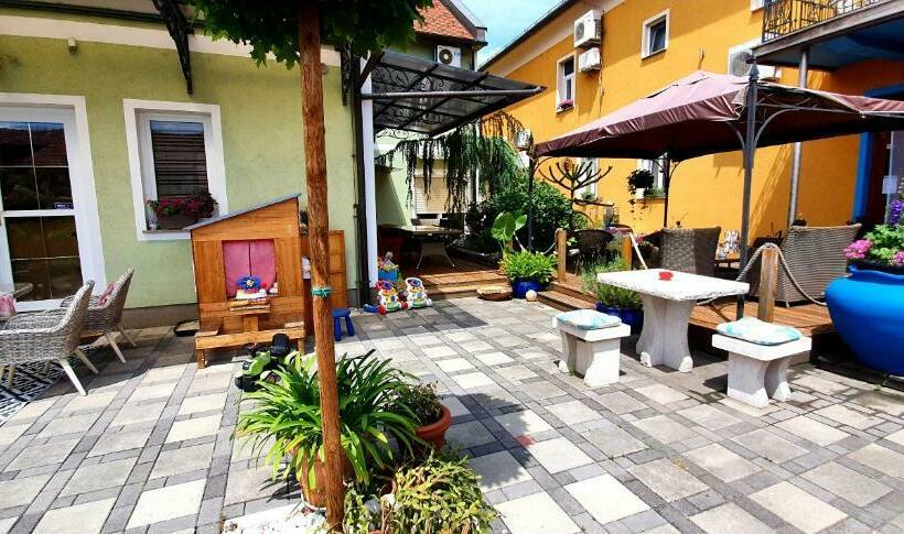 اتاق استاندارد یک نفره, Hostel Sonce