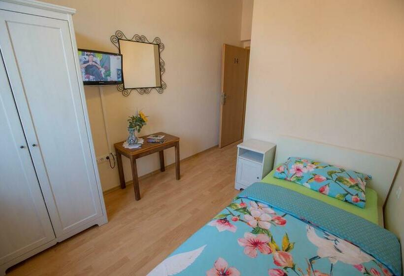 اتاق استاندارد یک نفره, Hostel Sonce