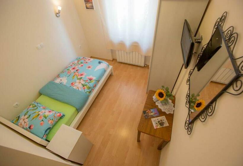 اتاق استاندارد یک نفره, Hostel Sonce