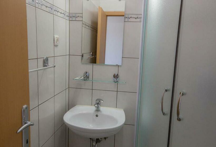 اتاق استاندارد یک نفره, Hostel Sonce