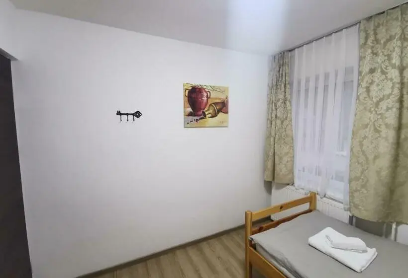 اتاق استاندارد یک نفره, Hiša Pr Pristavc