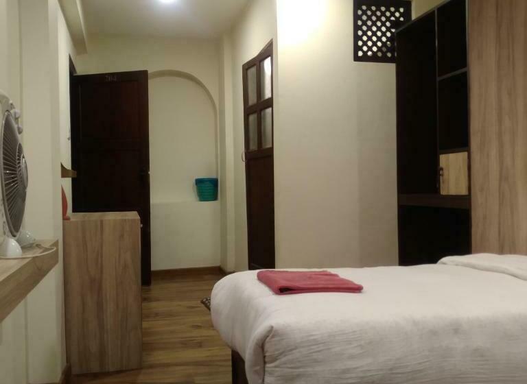اتاق استاندارد, Kumari Guest House