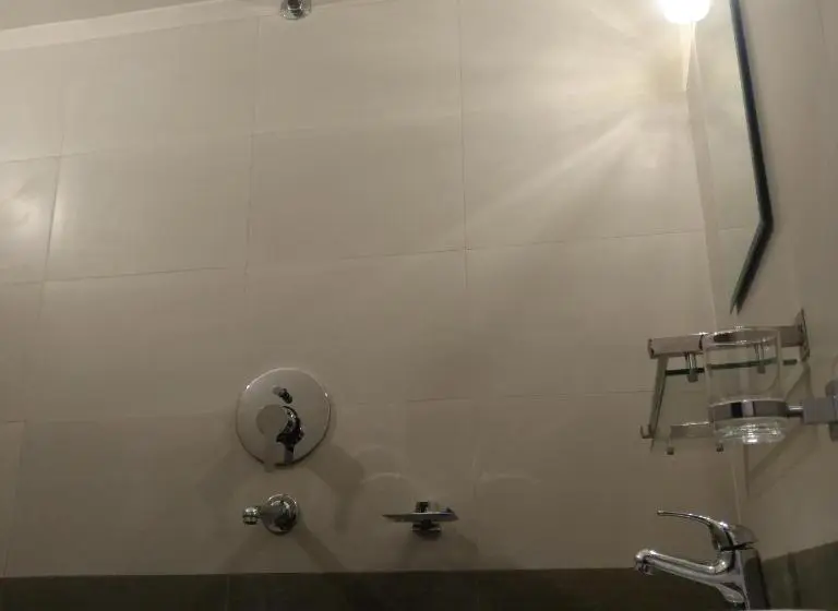 اتاق استاندارد سه نفره, Kumari Guest House