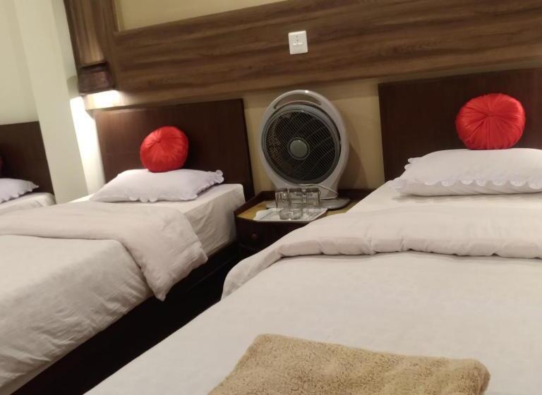 اتاق استاندارد سه نفره, Kumari Guest House