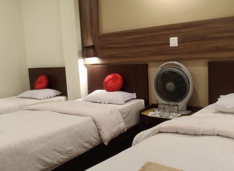 اتاق استاندارد سه نفره, Kumari Guest House