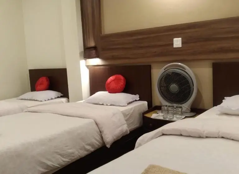 اتاق استاندارد سه نفره, Kumari Guest House
