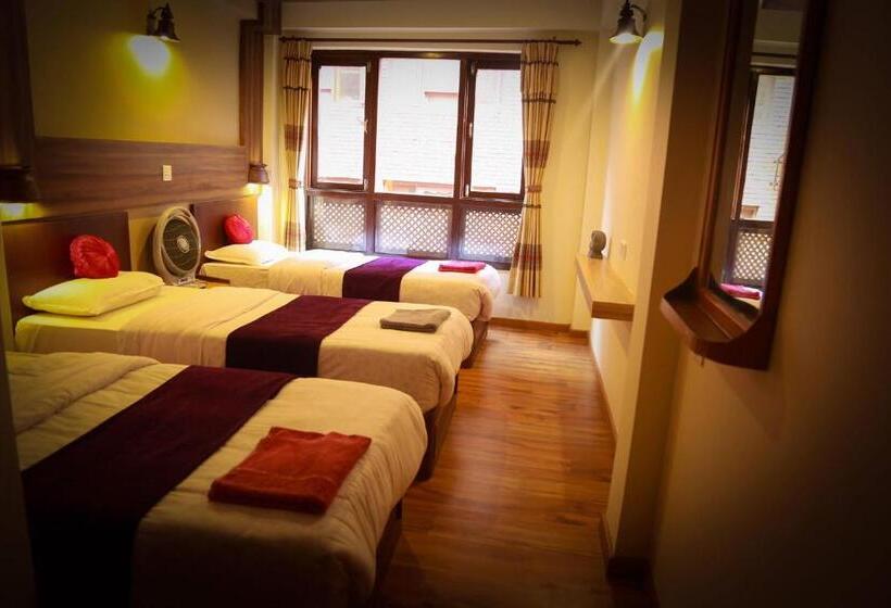 اتاق استاندارد سه نفره, Kumari Guest House