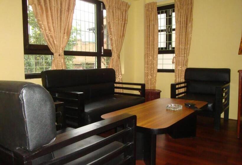 اتاق استاندارد چهار تخته, Kumari Guest House