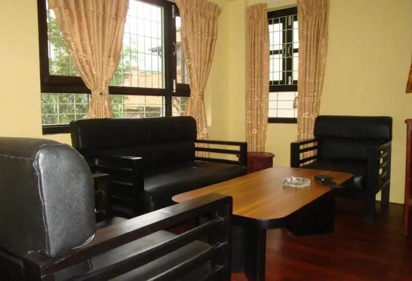 اتاق استاندارد چهار تخته, Kumari Guest House