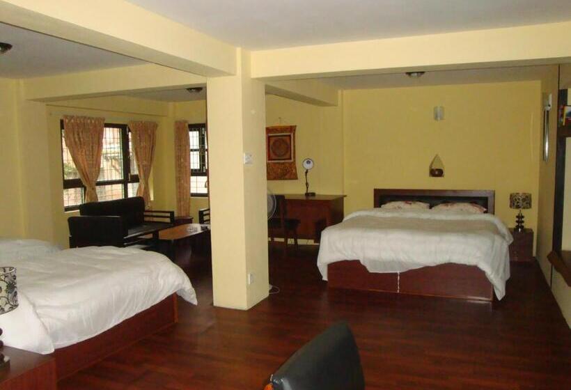 اتاق استاندارد چهار تخته, Kumari Guest House