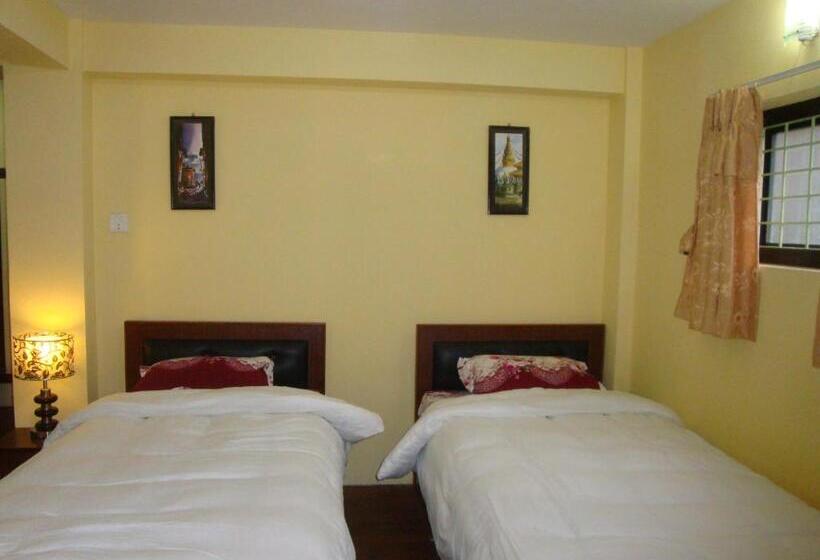اتاق استاندارد چهار تخته, Kumari Guest House