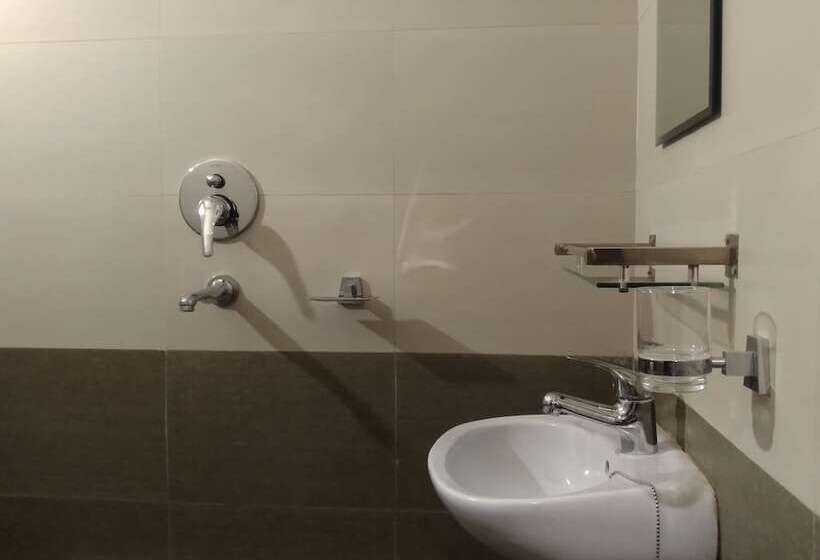 اتاق استاندارد, Kumari Guest House