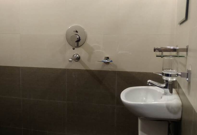 اتاق استاندارد, Kumari Guest House