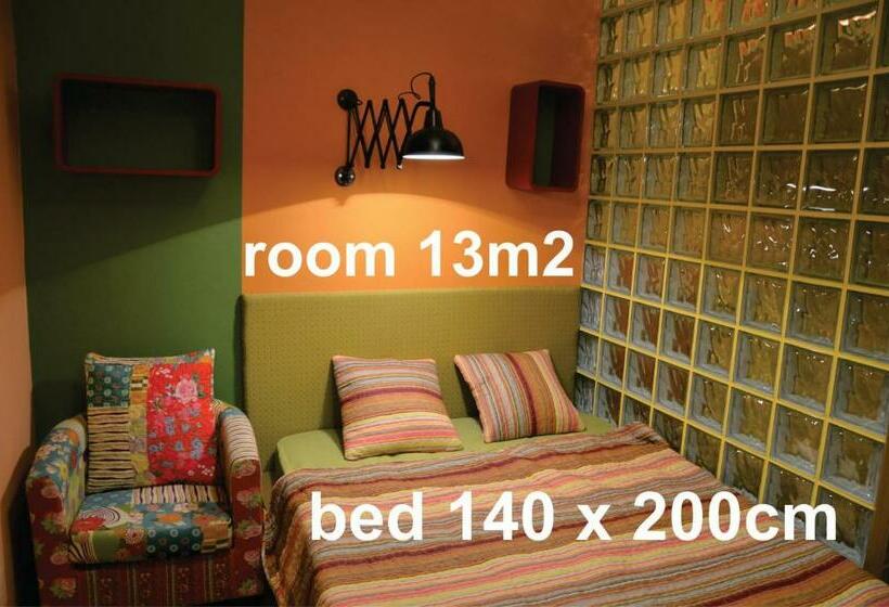 اتاق اکونومی, Muzikafe Home Of Culture