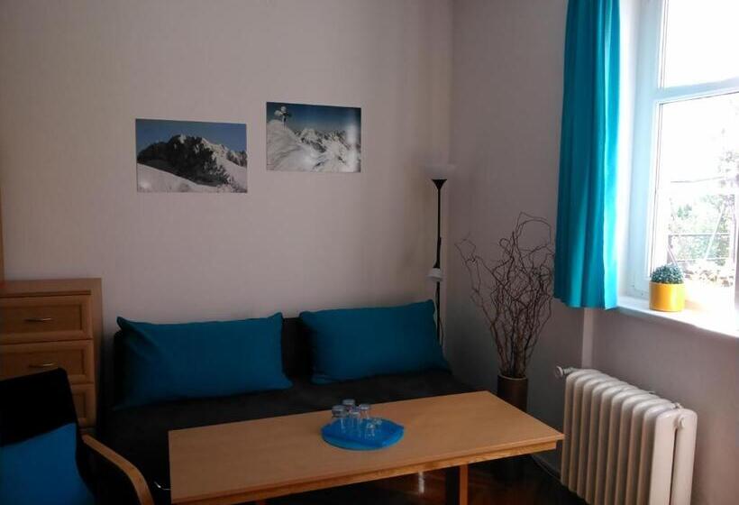 발코니가 있는 4인용 스탠다드 룸, Penzion Villa Gerlach