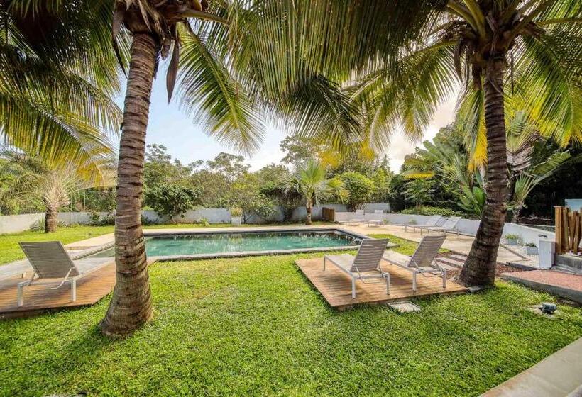 Habitación Estándar Vista Piscina, Tipalais