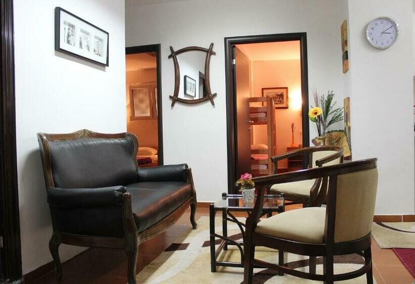 اتاق استاندارد چهارنفره با سرویس بهداشتی مشترک, Hostel 42