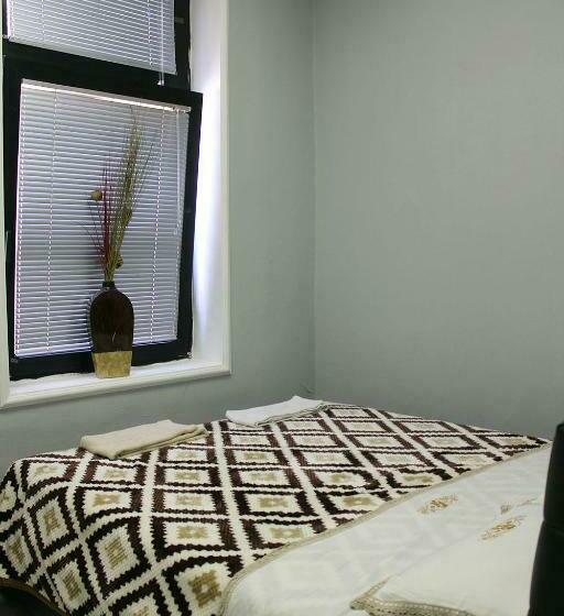 آپارتمان 1 خوابه با بالکن, Hostel 42