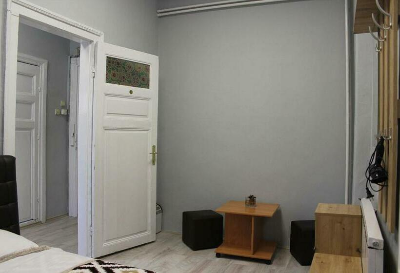 آپارتمان 1 خوابه با بالکن, Hostel 42