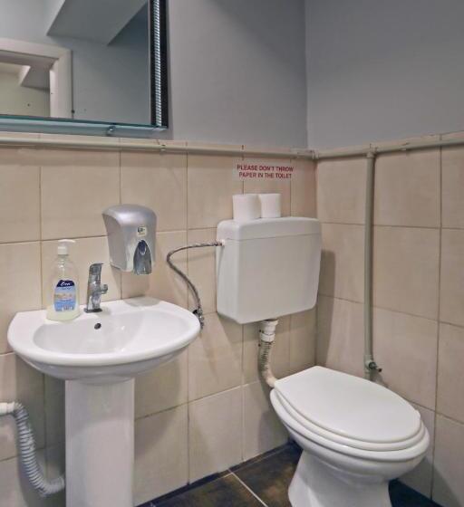 اتاق استاندارد چهارنفره با سرویس بهداشتی مشترک, Hostel 42