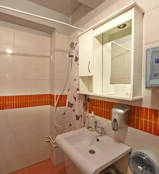 اتاق استاندارد, Hostel 42