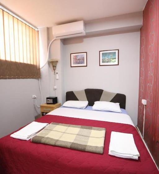 اتاق استاندارد, Hostel 42