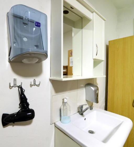 اتاق استاندارد چهارنفره با سرویس بهداشتی مشترک, Hostel 42