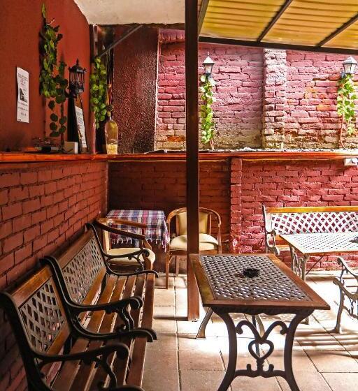 اتاق استاندارد چهارنفره با سرویس بهداشتی مشترک, Hostel 42