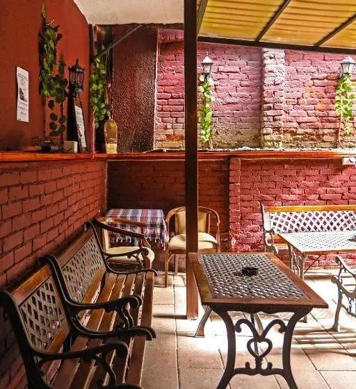 اتاق استاندارد چهارنفره با سرویس بهداشتی مشترک, Hostel 42