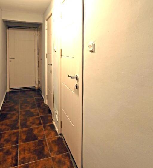 اتاق استاندارد با سرویس بهداشتی مشترک, Hostel 42