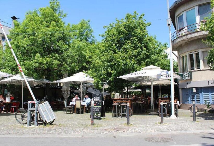 آپارتمان 1 خوابه با بالکن, Hostel 42