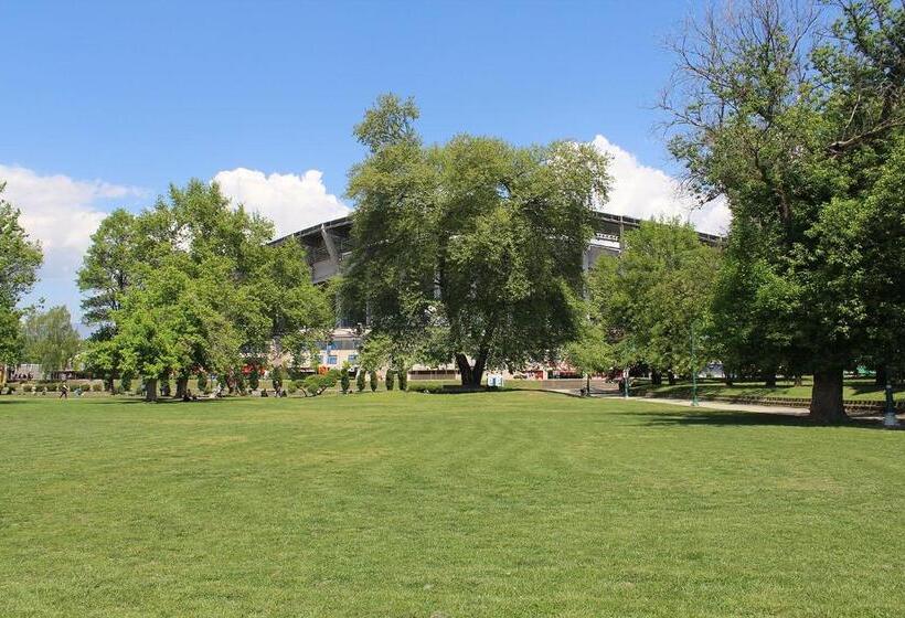 آپارتمان 1 خوابه با بالکن, Hostel 42