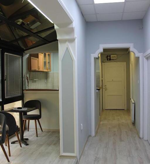 آپارتمان 1 خوابه با بالکن, Hostel 42