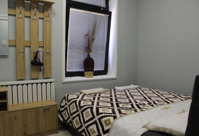 آپارتمان 1 خوابه با بالکن, Hostel 42